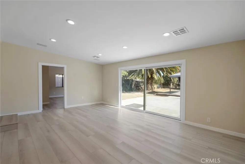 18942 Arminta Street Reseda, CA 91335