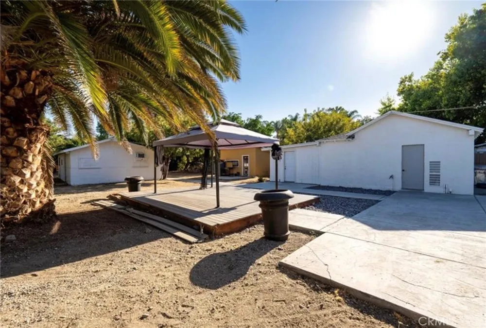18942 Arminta Street Reseda, CA 91335