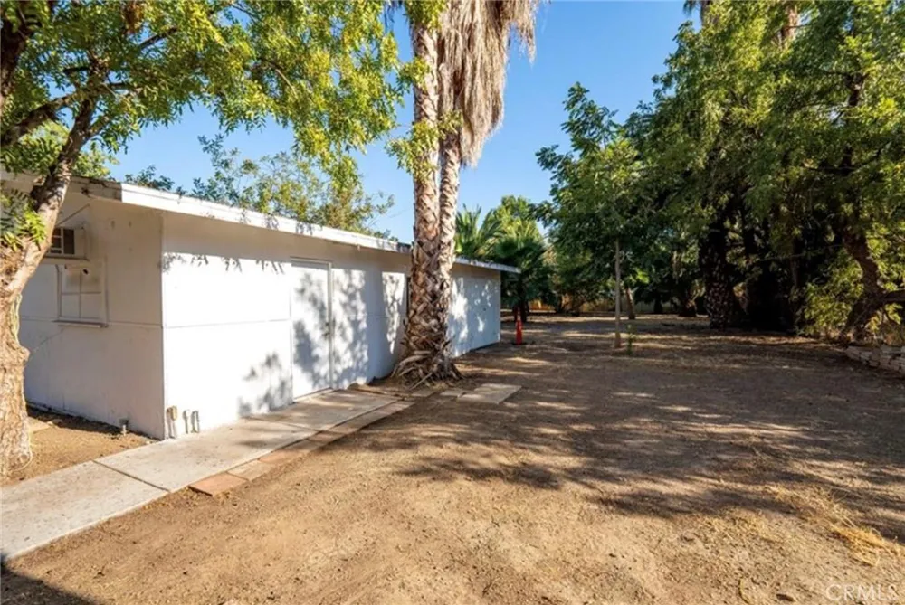 18942 Arminta Street Reseda, CA 91335