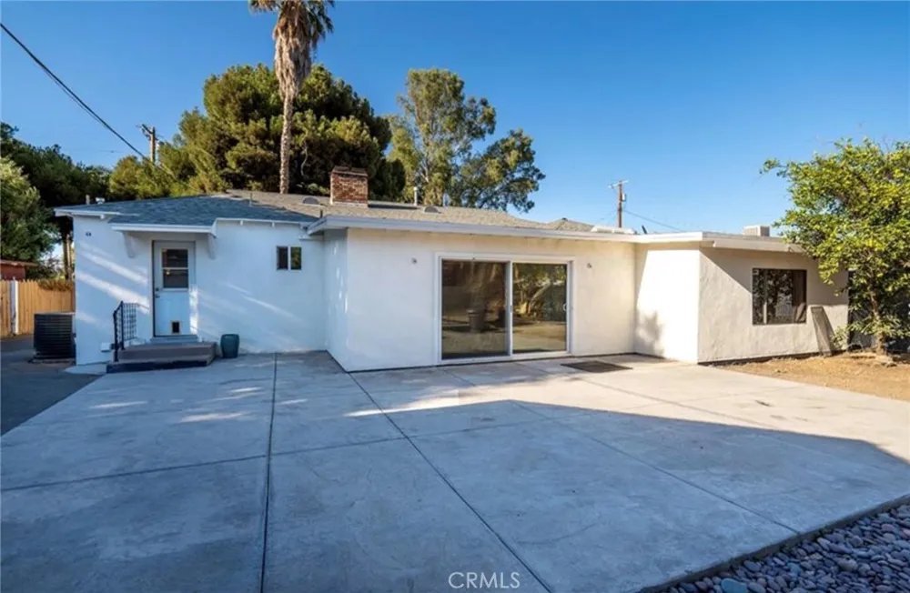 18942 Arminta Street Reseda, CA 91335