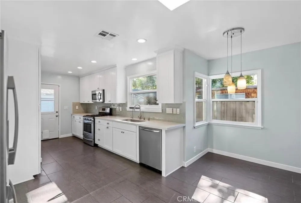 18942 Arminta Street Reseda, CA 91335