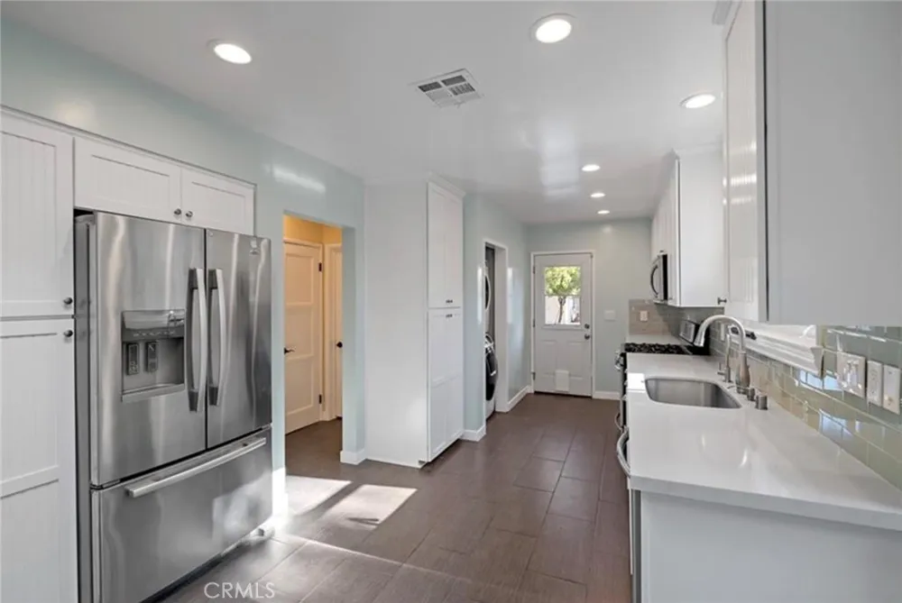 18942 Arminta Street Reseda, CA 91335