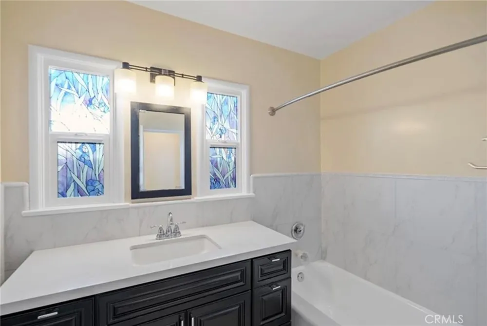 18942 Arminta Street Reseda, CA 91335