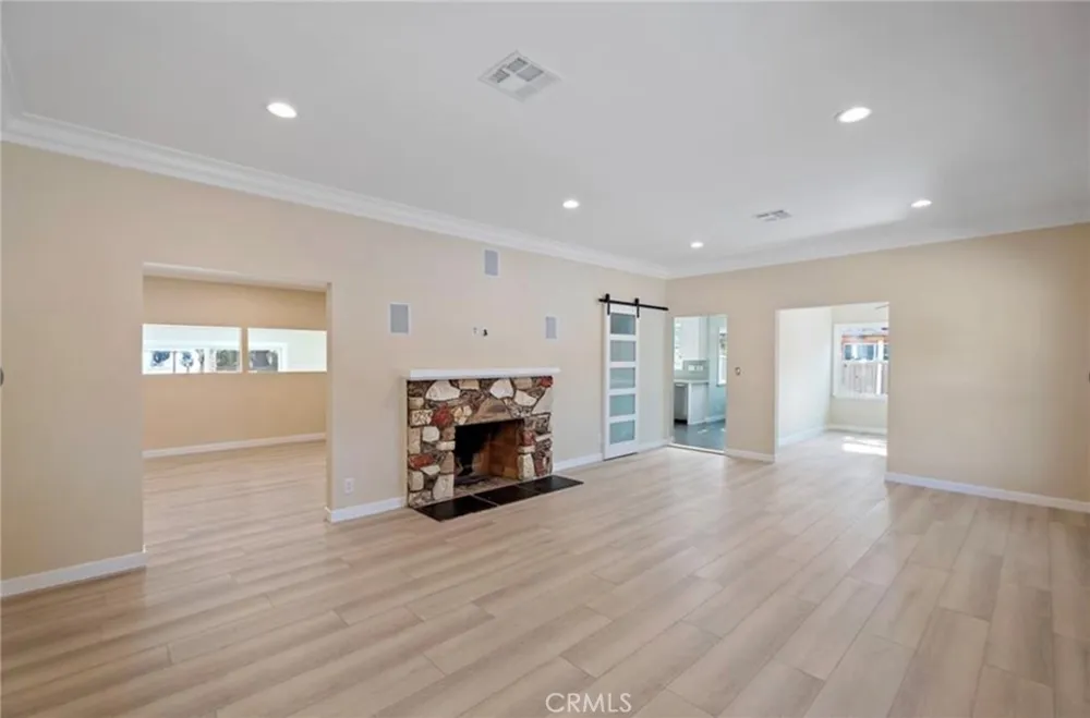 18942 Arminta Street Reseda, CA 91335