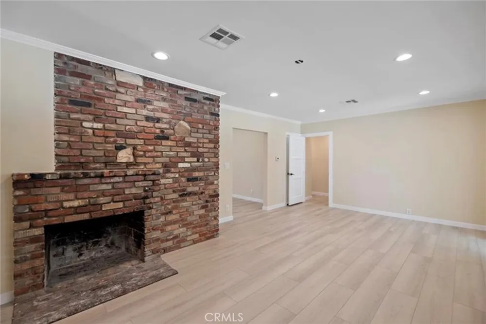 18942 Arminta Street Reseda, CA 91335