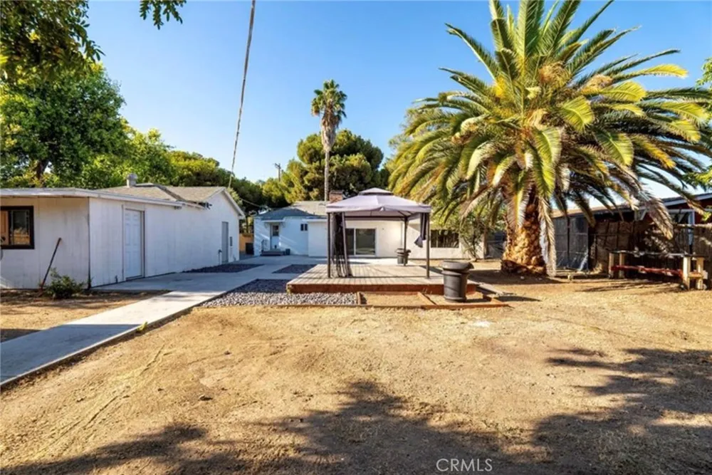 18942 Arminta Street Reseda, CA 91335