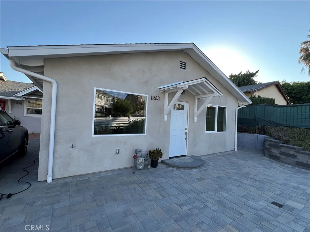 11613 Eldridge Avenue Sylmar, CA 91342