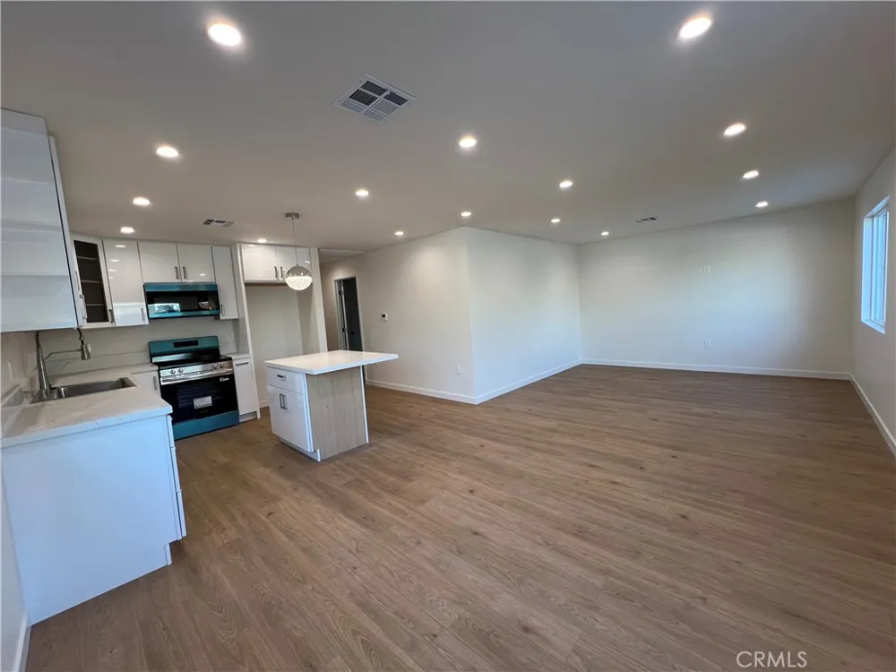 11613 Eldridge Avenue Sylmar, CA 91342