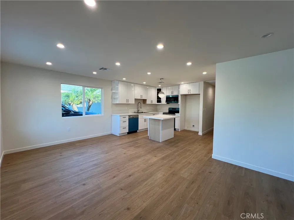 11613 Eldridge Avenue Sylmar, CA 91342