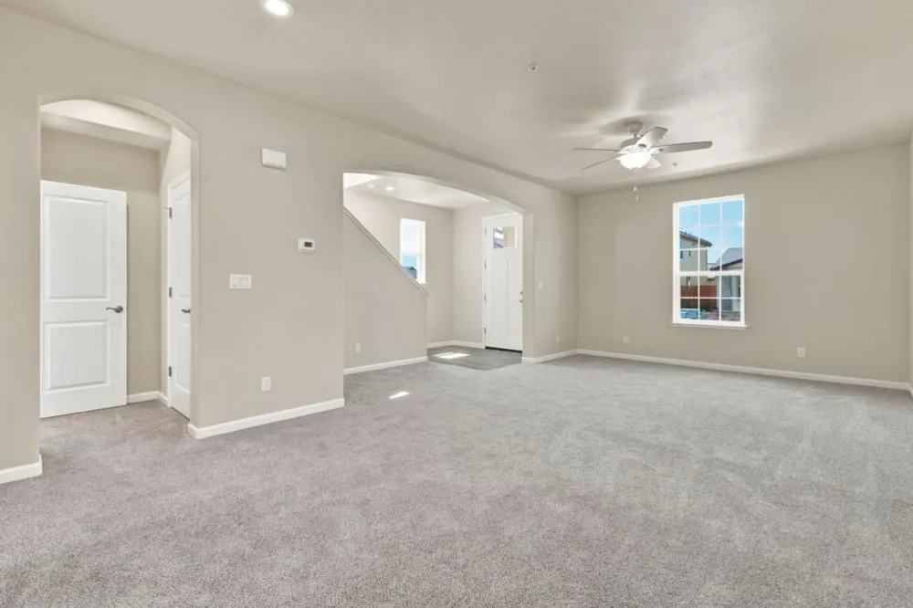 748 S Aurora Way King City, CA 93930