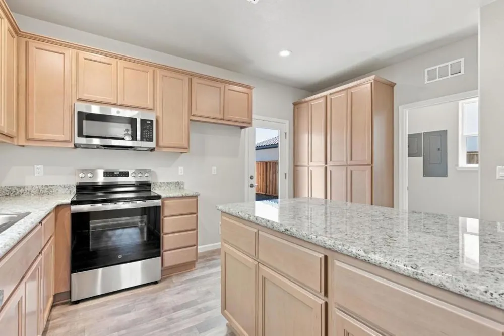 748 S Aurora Way King City, CA 93930