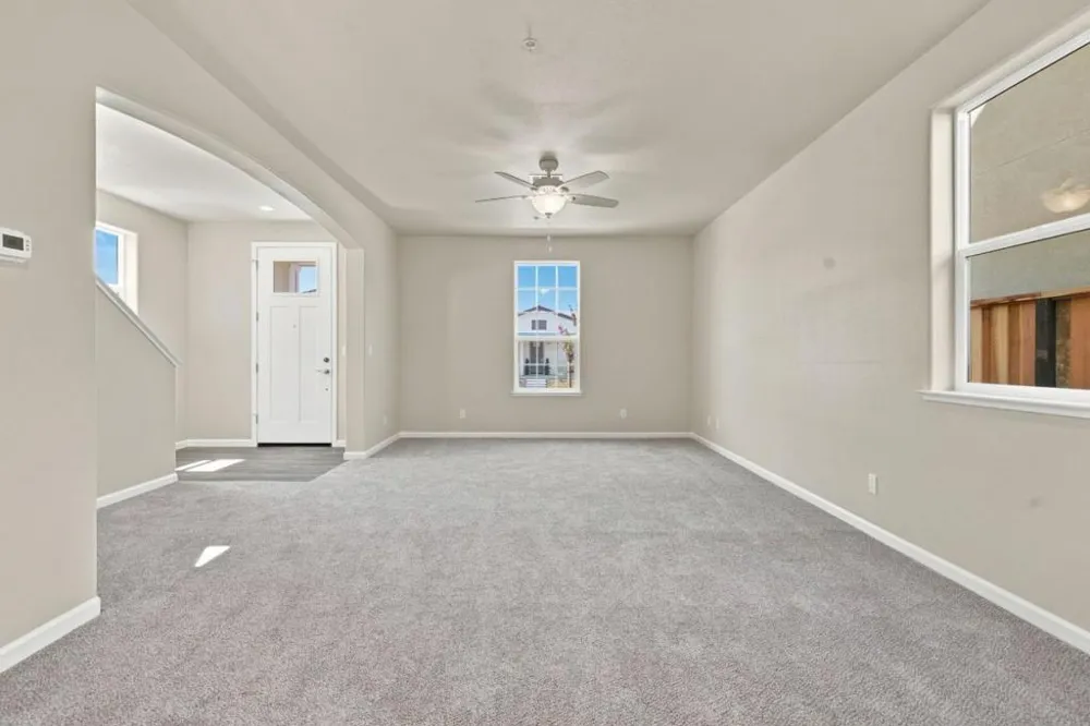 748 S Aurora Way King City, CA 93930