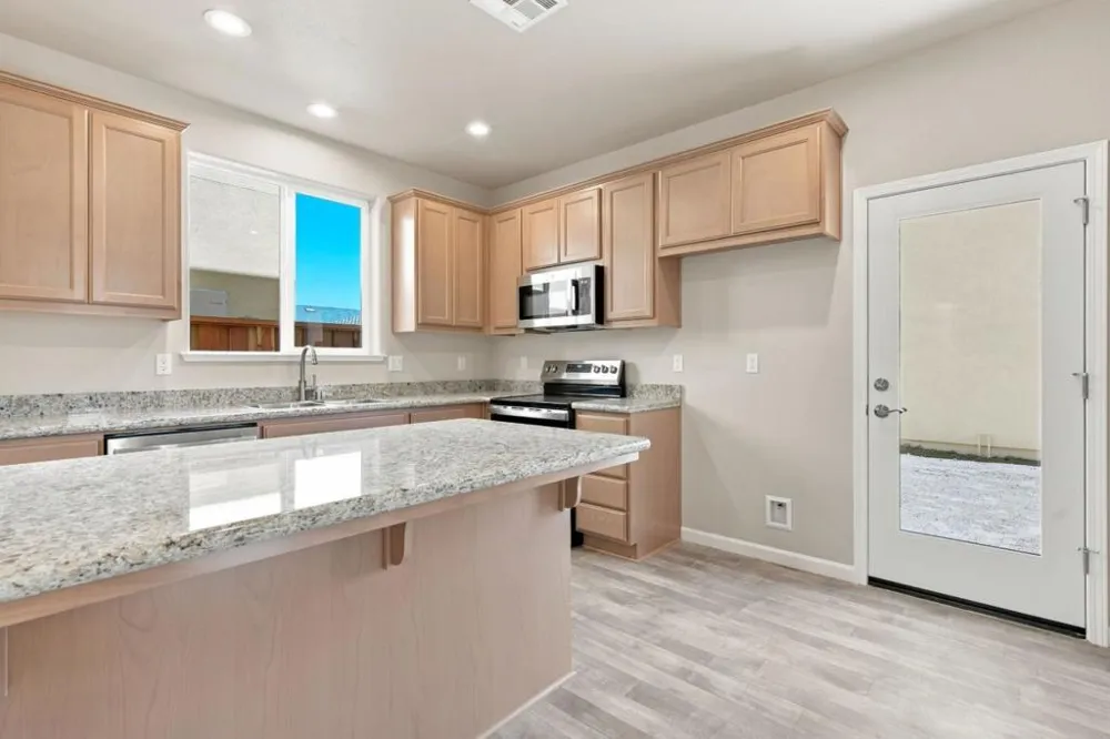 748 S Aurora Way King City, CA 93930