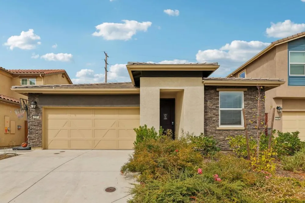 2137 Borealis Circle Roseville, CA 95747