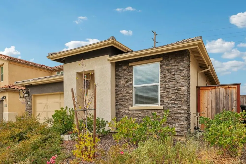 2137 Borealis Circle Roseville, CA 95747