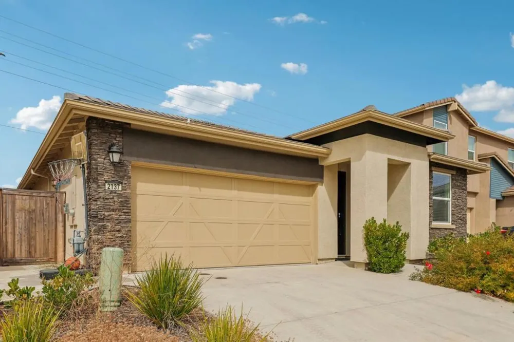 2137 Borealis Circle Roseville, CA 95747