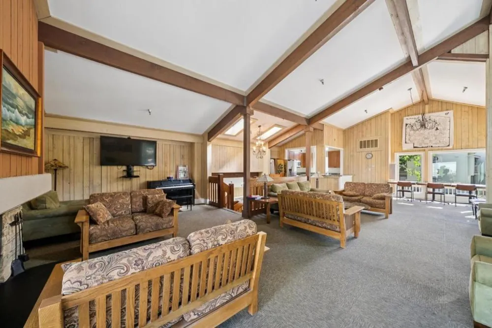 19417 Vineyard Lane Saratoga, CA 95070