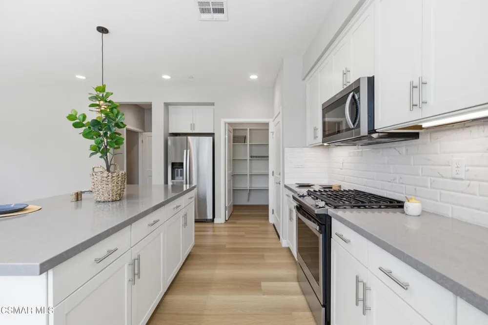 1953 Cottage Drive #6 Simi Valley, CA 93065