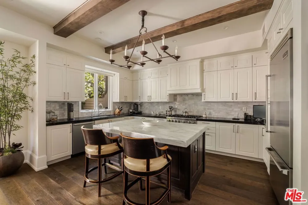 823 S Bundy Drive #111 Los Angeles, CA 90049