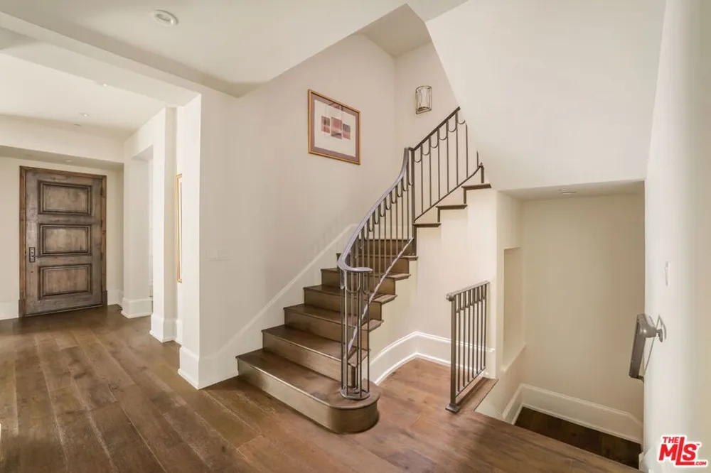 823 S Bundy Drive #111 Los Angeles, CA 90049