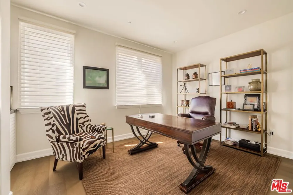 823 S Bundy Drive #111 Los Angeles, CA 90049