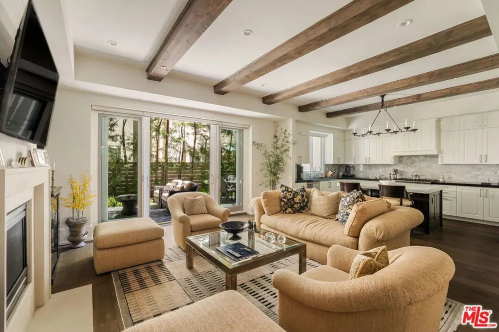 823 S Bundy Drive #111 Los Angeles, CA 90049