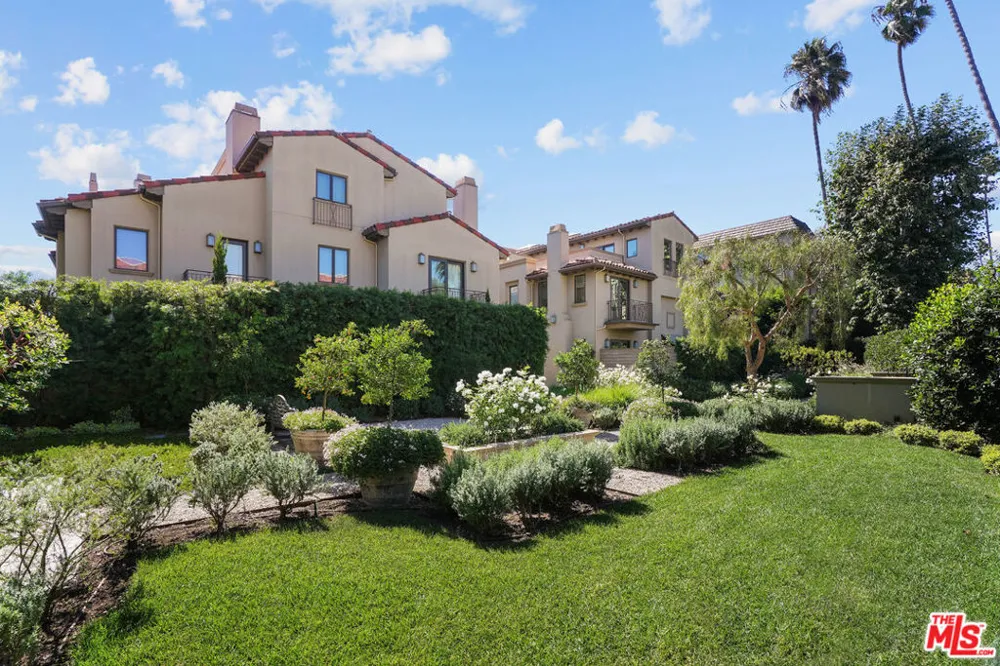 823 S Bundy Drive #111 Los Angeles, CA 90049