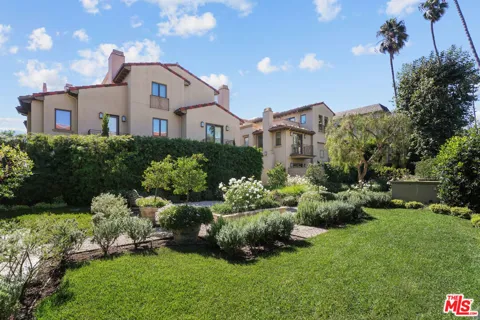 823 S Bundy Drive #111
