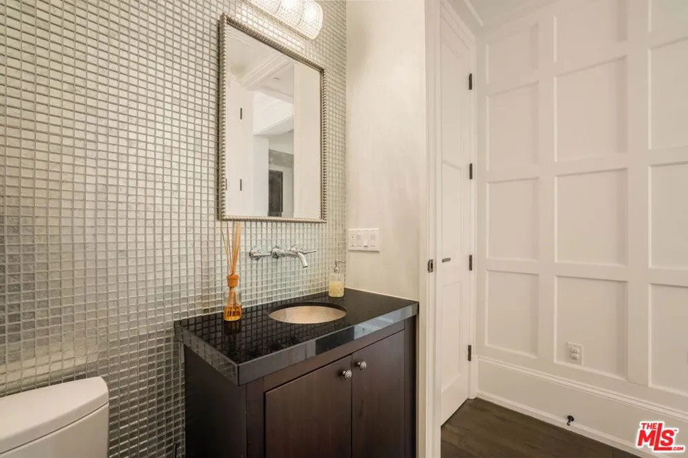 823 S Bundy Drive #111 Los Angeles, CA 90049