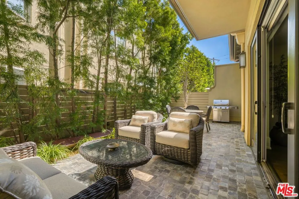 823 S Bundy Drive #111 Los Angeles, CA 90049