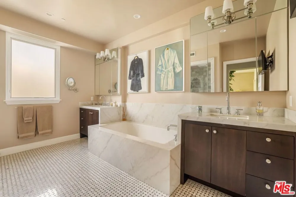 823 S Bundy Drive #111 Los Angeles, CA 90049