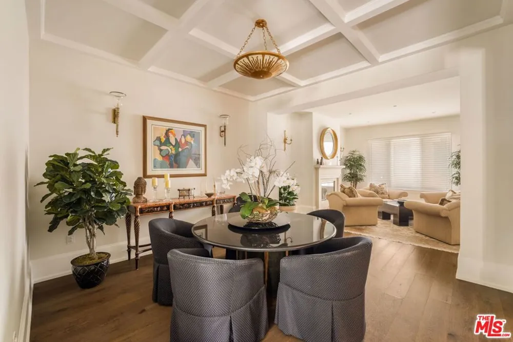 823 S Bundy Drive #111 Los Angeles, CA 90049