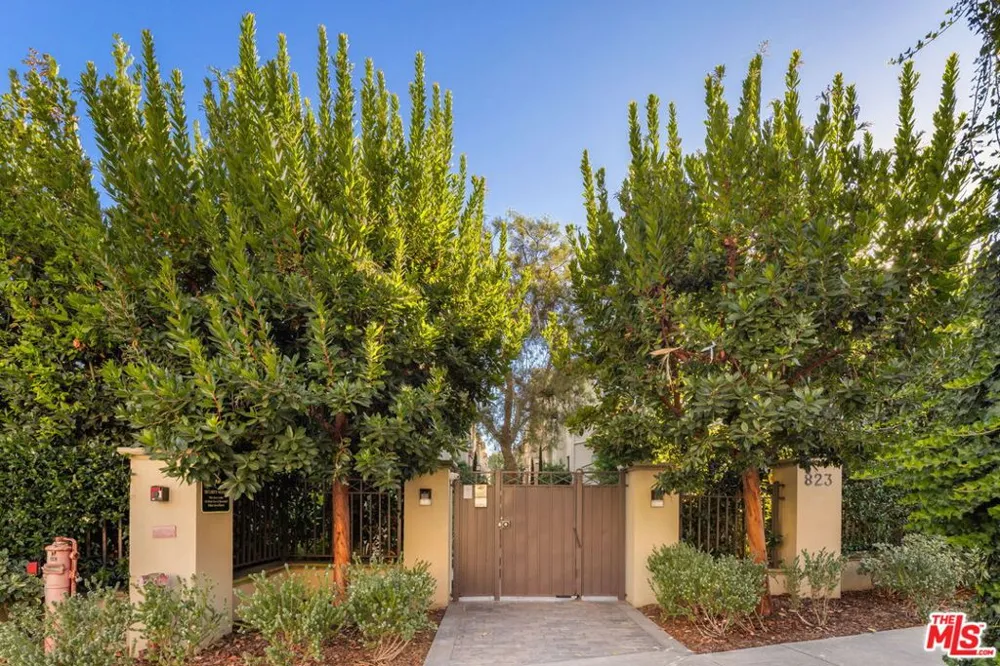 823 S Bundy Drive #111 Los Angeles, CA 90049
