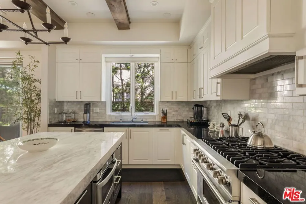 823 S Bundy Drive #111 Los Angeles, CA 90049