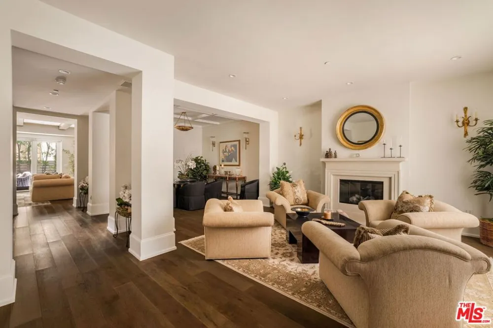 823 S Bundy Drive #111 Los Angeles, CA 90049