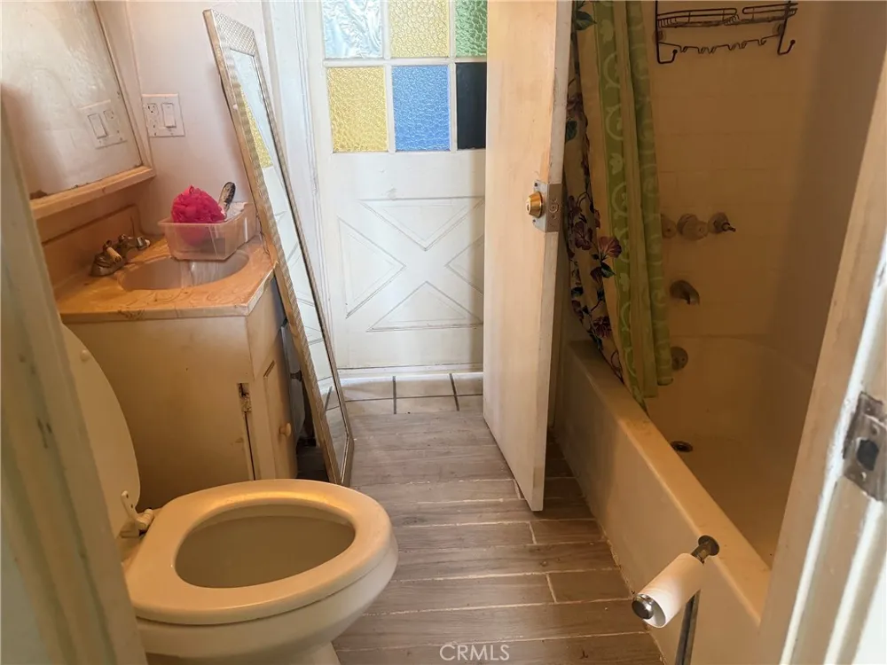 3405 E Harding Long Beach, CA 90805