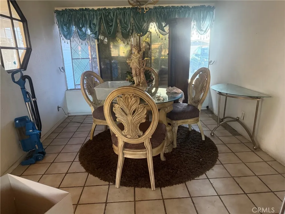 3405 E Harding Long Beach, CA 90805