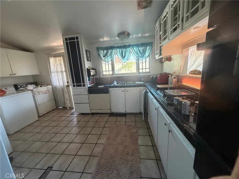 3405 E Harding Long Beach, CA 90805