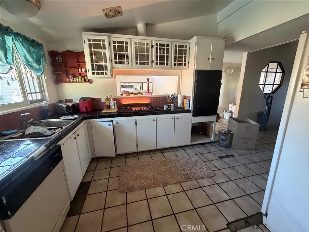 3405 E Harding Long Beach, CA 90805