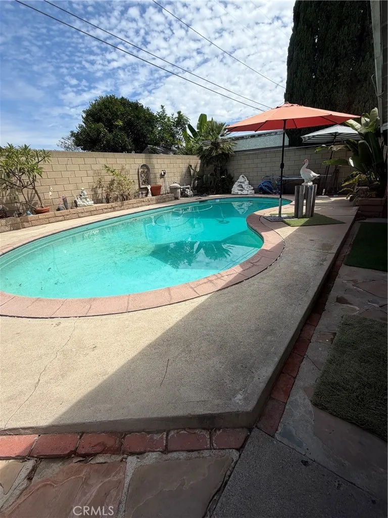 3405 E Harding Long Beach, CA 90805