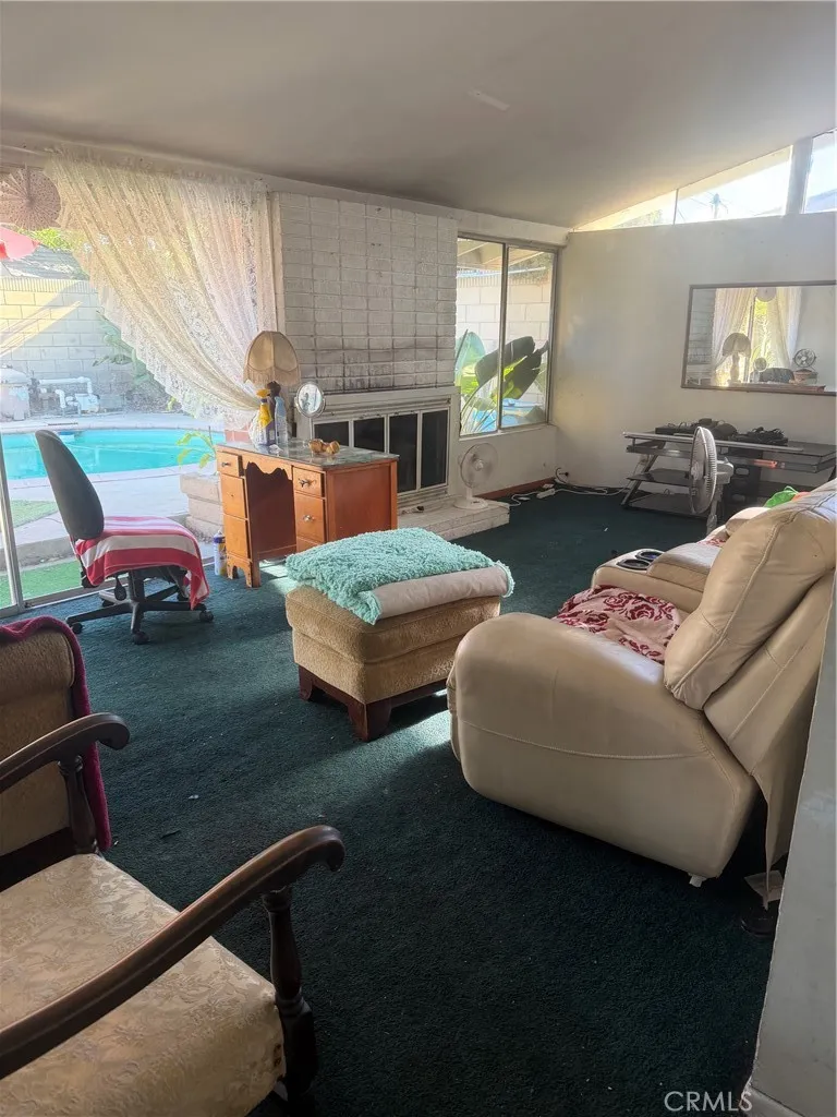 3405 E Harding Long Beach, CA 90805