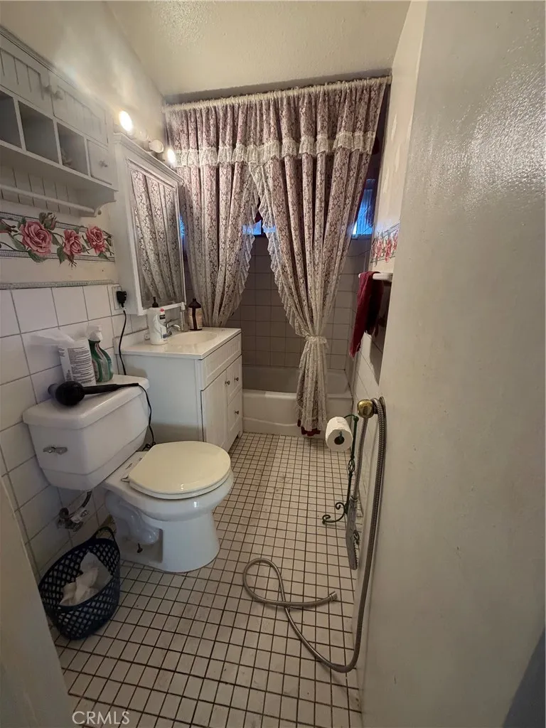 3405 E Harding Long Beach, CA 90805