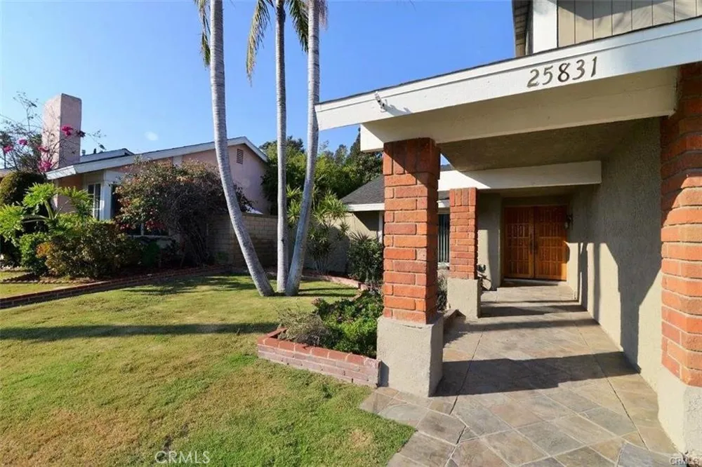 25831 Chapel Hill Drive Lake Forest, CA 92630