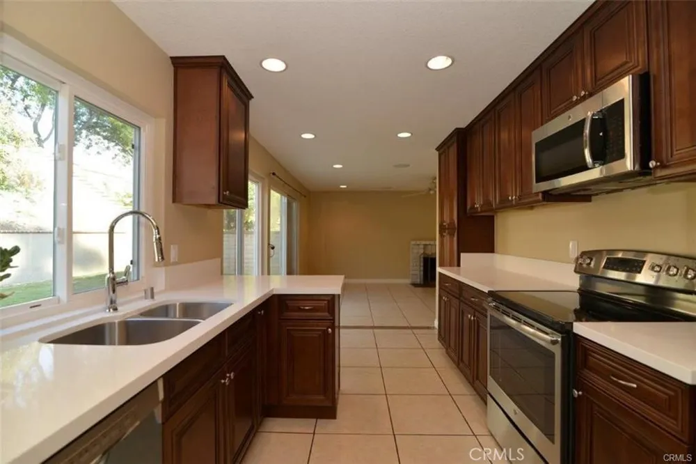 25831 Chapel Hill Drive Lake Forest, CA 92630