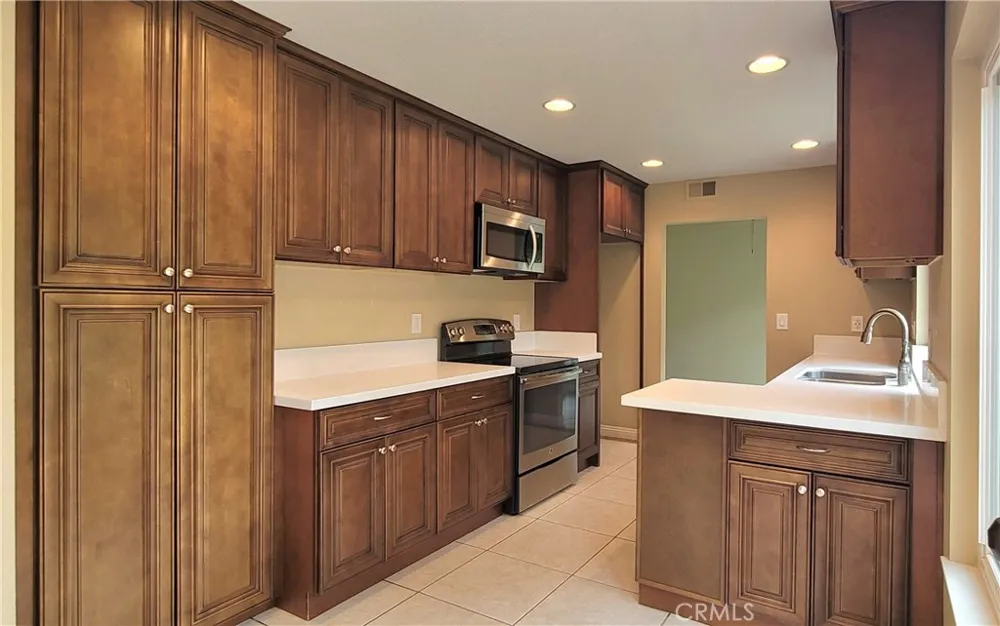 25831 Chapel Hill Drive Lake Forest, CA 92630