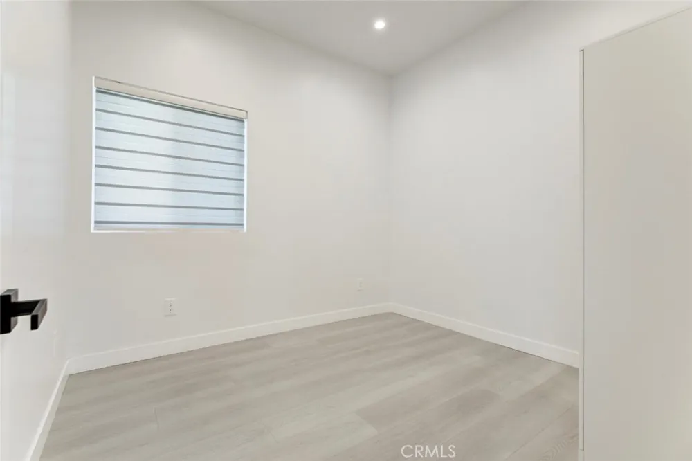9823 Odessa North Hills, CA 91343
