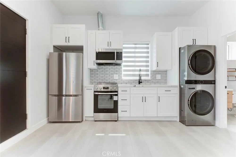 9823 Odessa North Hills, CA 91343