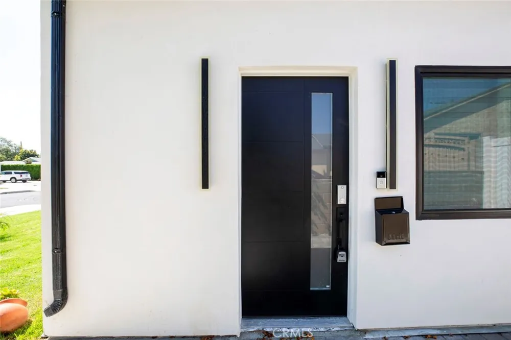 9823 Odessa North Hills, CA 91343