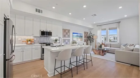 1298 Hummingbird Place
