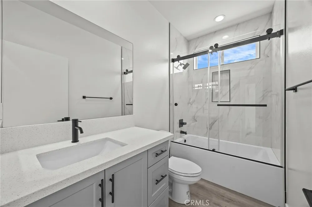 16765 La Bella Villa Riverside, CA 92503